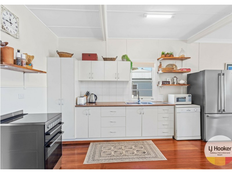 9 High Street, Black Head NSW 2430