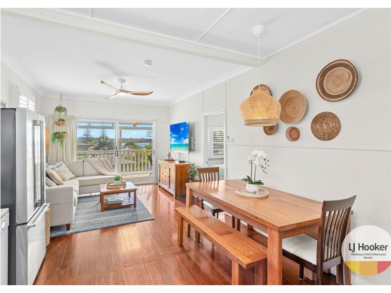 9 High Street, Black Head NSW 2430