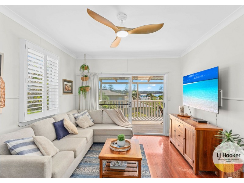 9 High Street, Black Head NSW 2430
