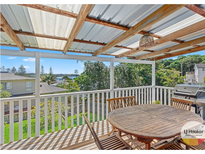 9 High Street, Black Head NSW 2430