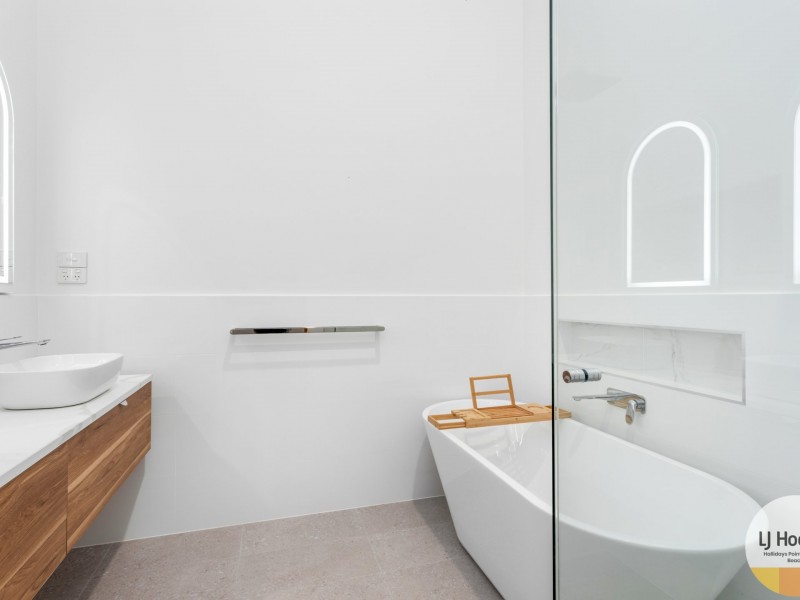 20 Hope Street, Red Head NSW 2430