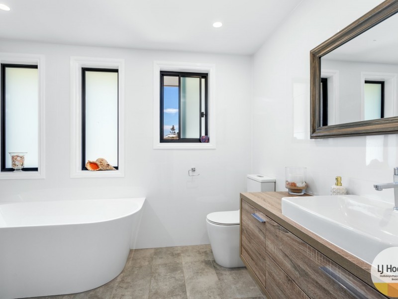 4 Idlewoods Crescent, Rainbow Flat NSW 2430