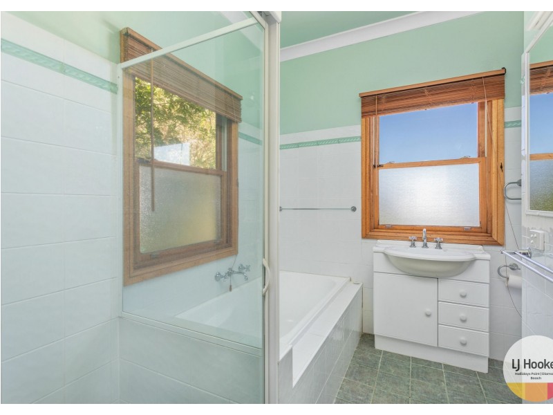 19 High Street, Black Head NSW 2430