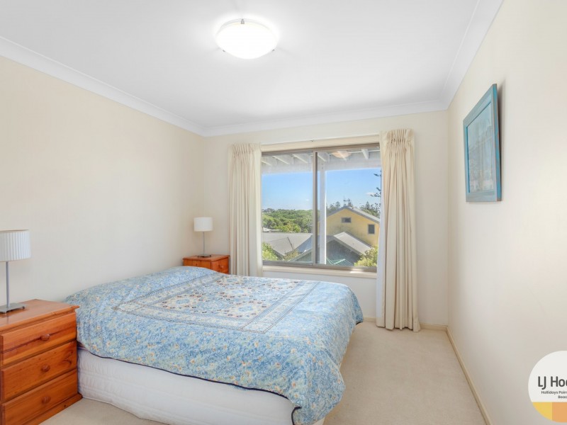 41 High Street, Black Head NSW 2430