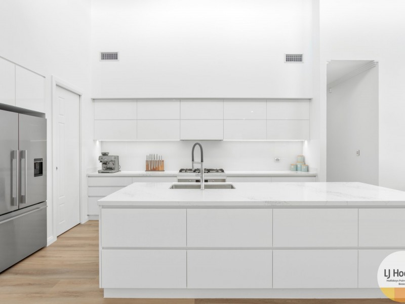 27 Shores Crescent, Diamond Beach NSW 2430