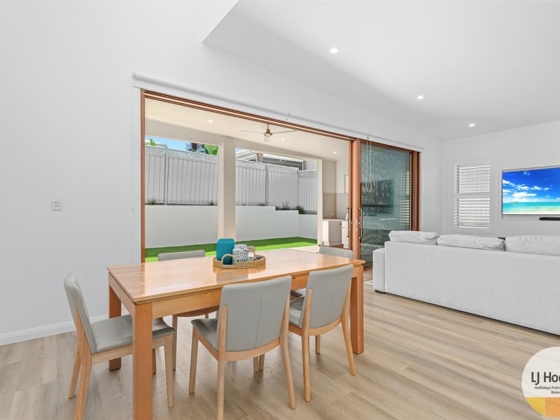 27 Shores Crescent, Diamond Beach NSW 2430