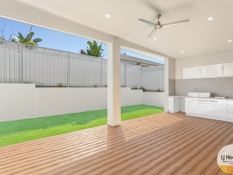 27 Shores Crescent, Diamond Beach NSW 2430