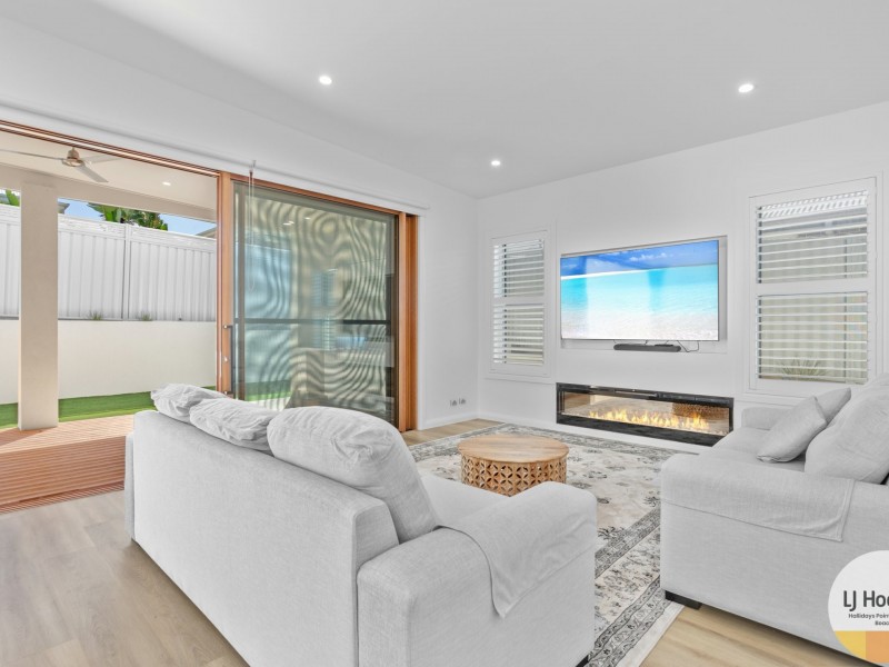 27 Shores Crescent, Diamond Beach NSW 2430