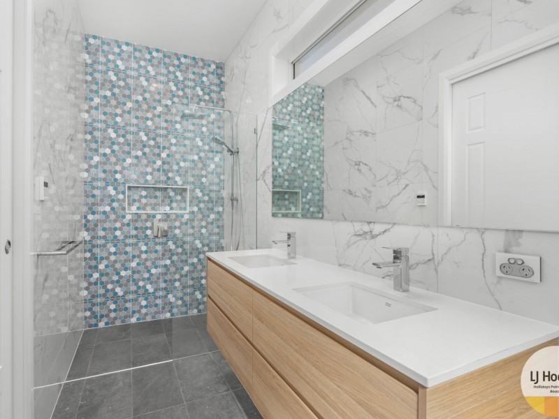 27 Shores Crescent, Diamond Beach NSW 2430