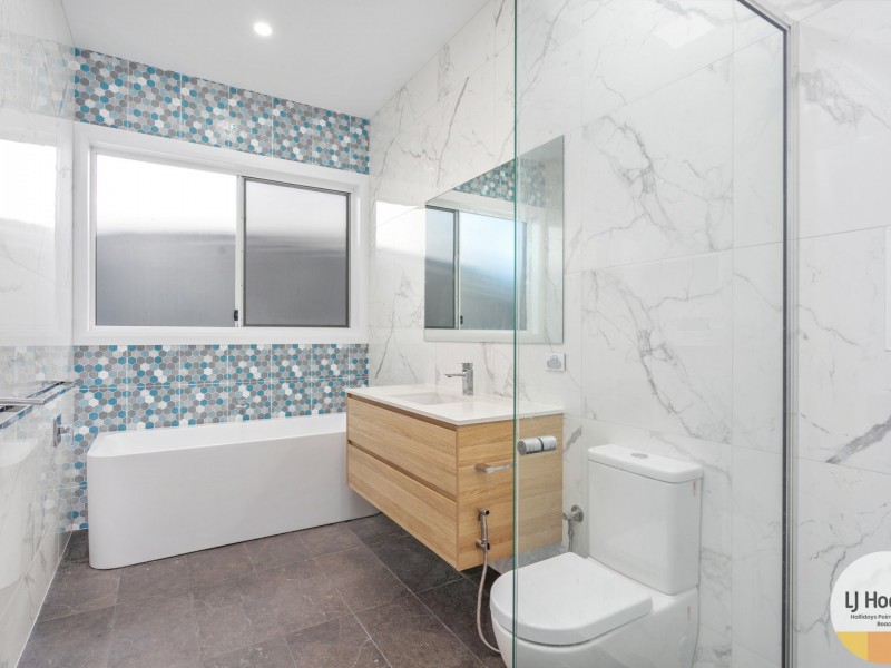 27 Shores Crescent, Diamond Beach NSW 2430