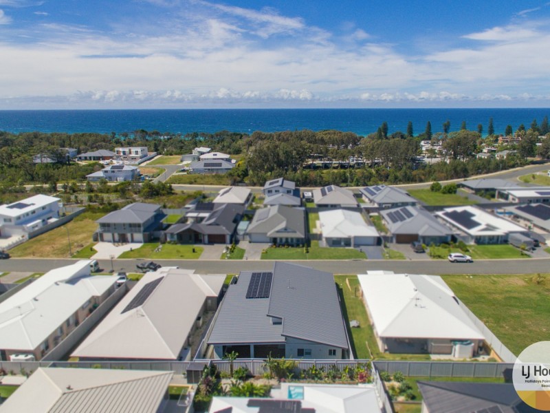 27 Shores Crescent, Diamond Beach NSW 2430