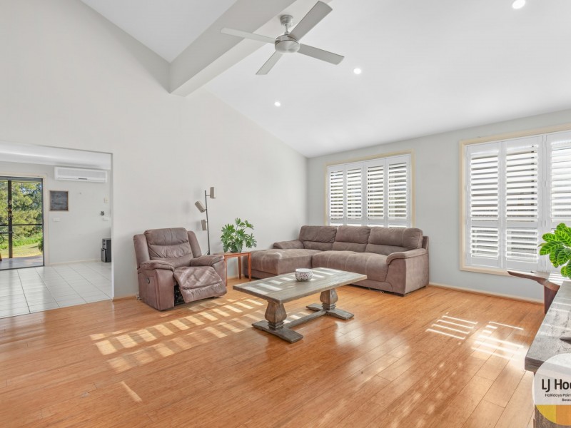 9 Barber Close, Tallwoods Village NSW 2430