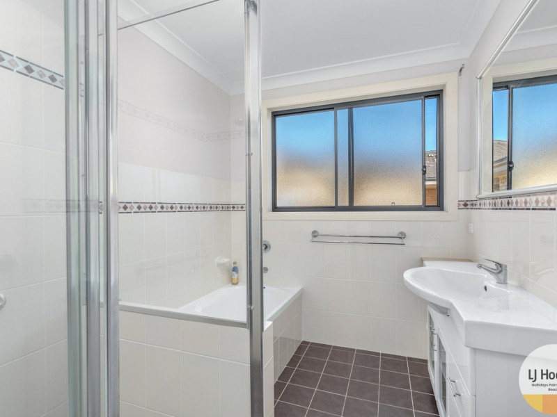 9 Barber Close, Tallwoods Village NSW 2430