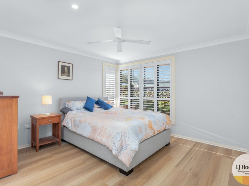9 Barber Close, Tallwoods Village NSW 2430