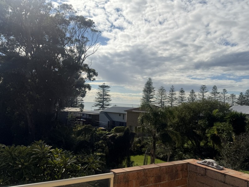 Unit 4/14 Surfview Avenue, Black Head NSW 2430