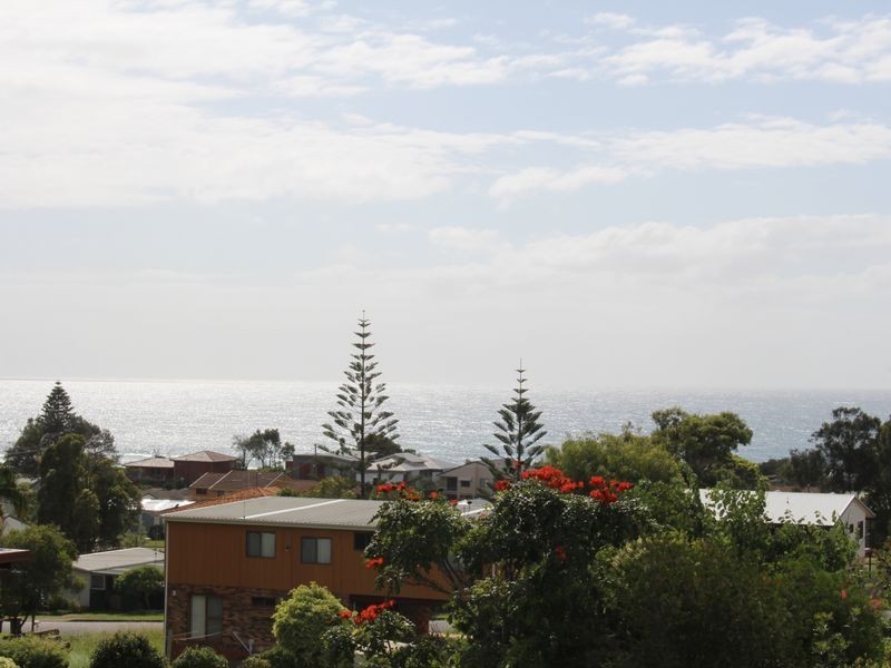 42 Sapphire Parade, Diamond Beach NSW 2430