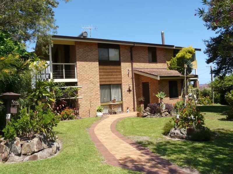 7 Scenic Avenue, Hallidays Point NSW 2430