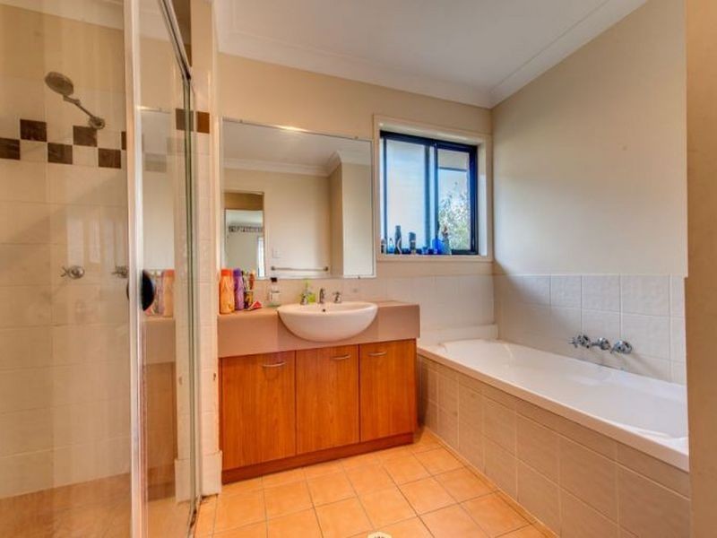 4 Clint Parade, Crestmead QLD 4132