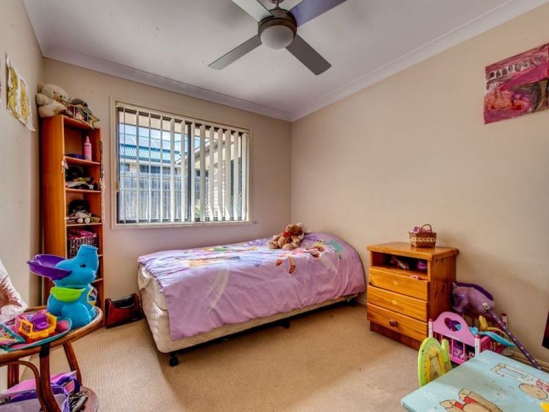 4 Clint Parade, Crestmead QLD 4132