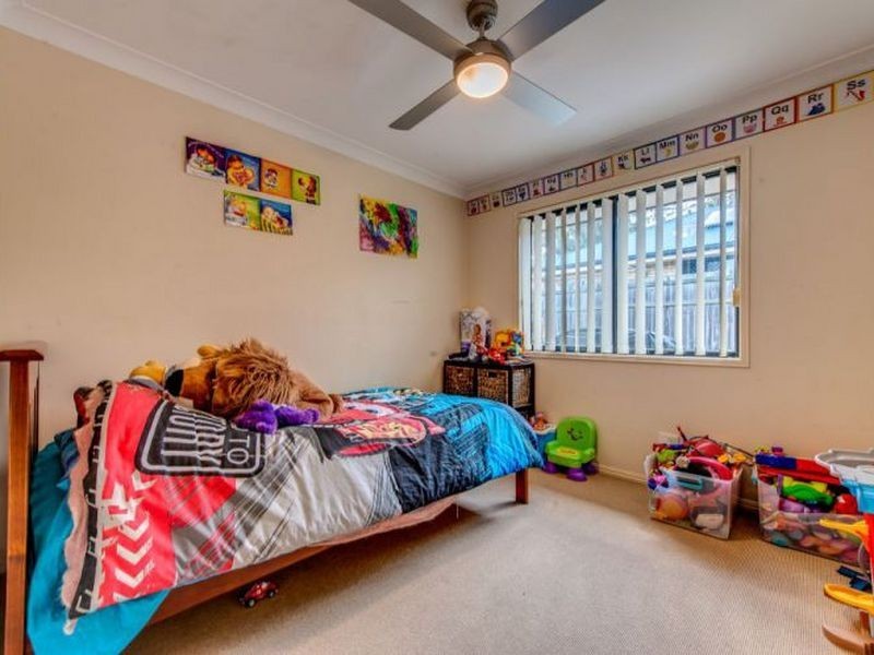 4 Clint Parade, Crestmead QLD 4132