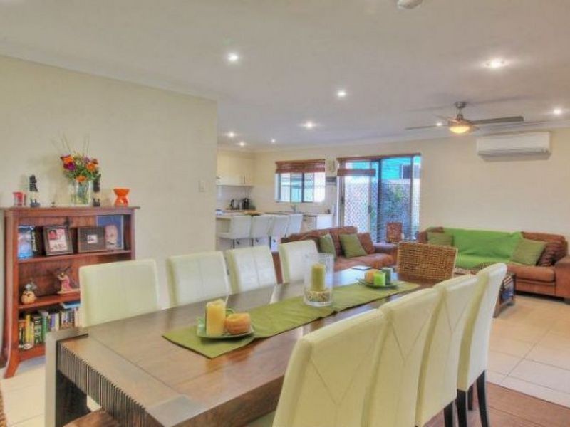 12 Denver Grove, Regents Park QLD 4118