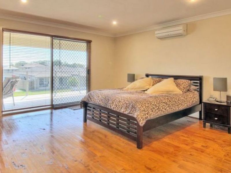 12 Denver Grove, Regents Park QLD 4118
