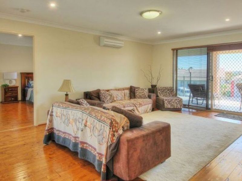 12 Denver Grove, Regents Park QLD 4118