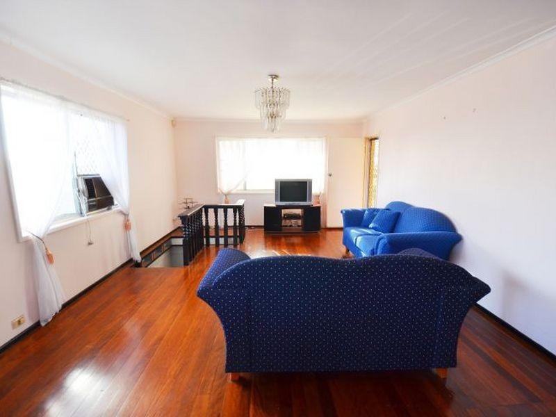 9 Kidd St, Robertson QLD 4109