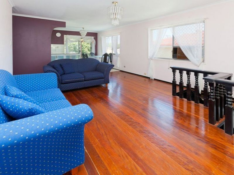 9 Kidd St, Robertson QLD 4109