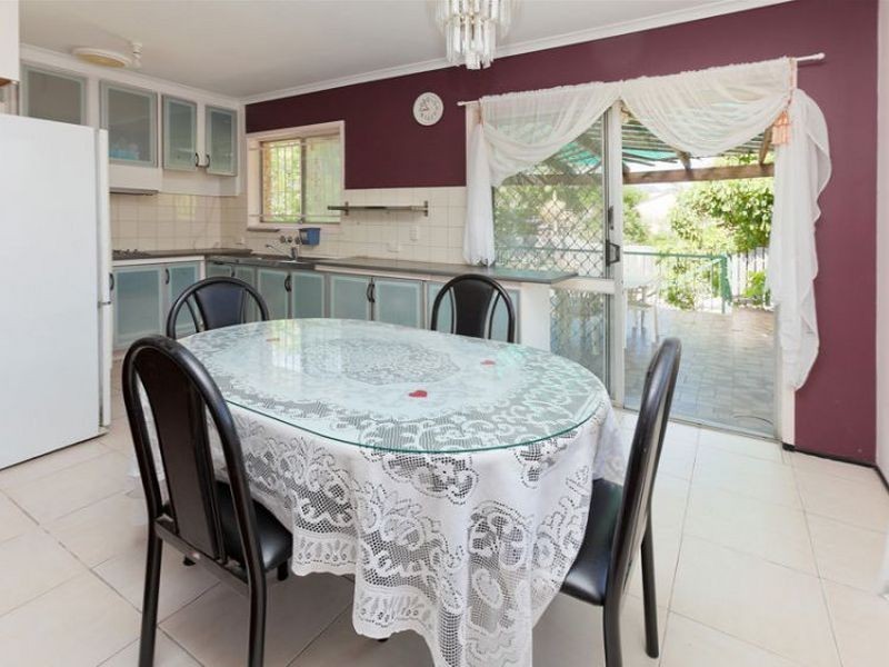 9 Kidd St, Robertson QLD 4109