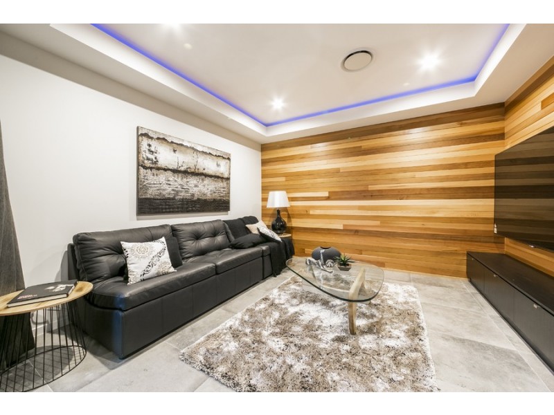 5 Iris Street, Holland Park West QLD 4121