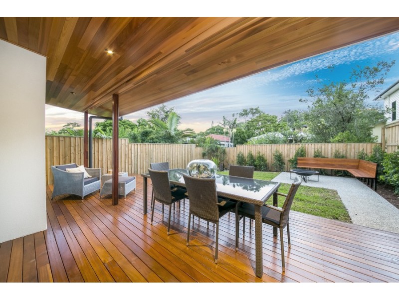 5 Iris Street, Holland Park West QLD 4121