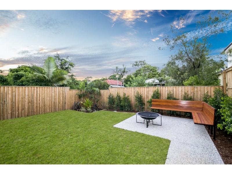 5 Iris Street, Holland Park West QLD 4121