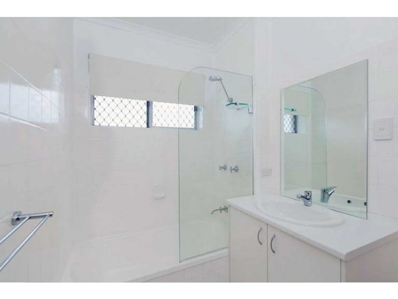 4/837 Logan Road, Holland Park West QLD 4121