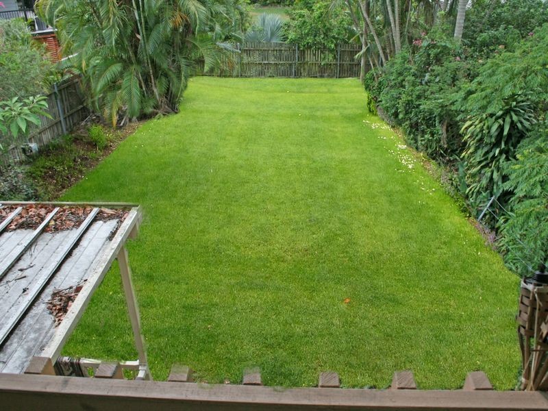 7 Palm Ave, Holland Park West QLD 4121