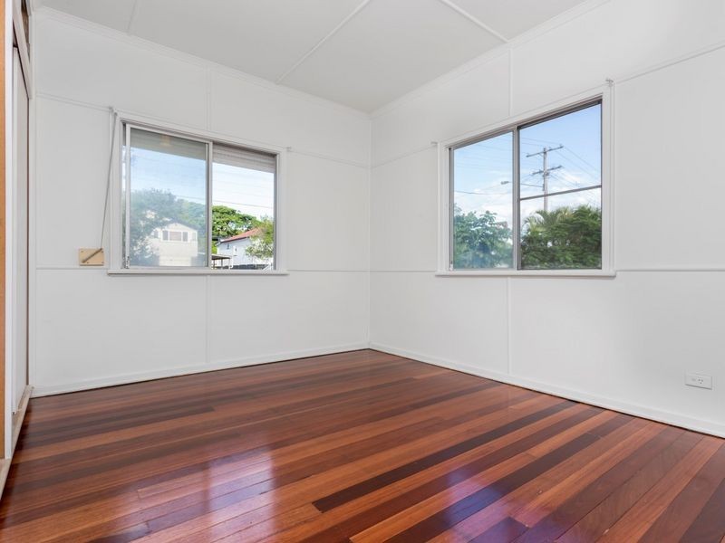 109 Birdwood Rd, Holland Park West QLD 4121