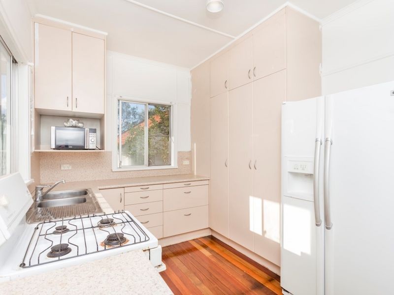 109 Birdwood Rd, Holland Park West QLD 4121