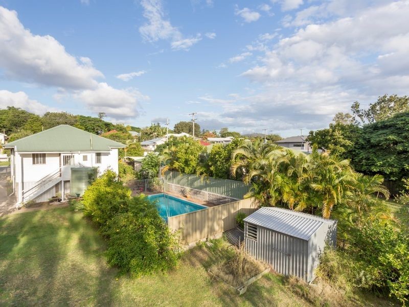 109 Birdwood Rd, Holland Park West QLD 4121