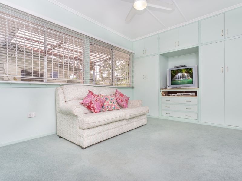 58 Effingham St, Tarragindi QLD 4121