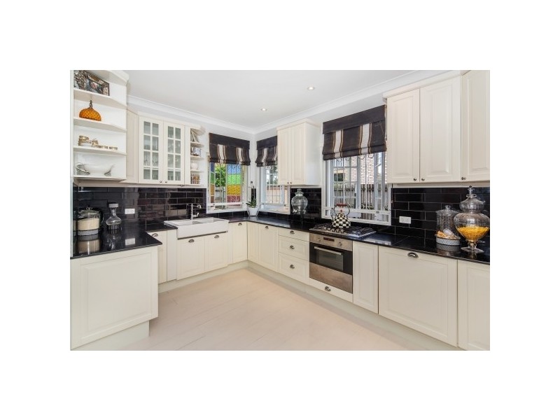 727 Cavendish Road, Holland Park QLD 4121