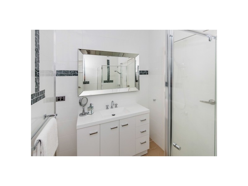 727 Cavendish Road, Holland Park QLD 4121