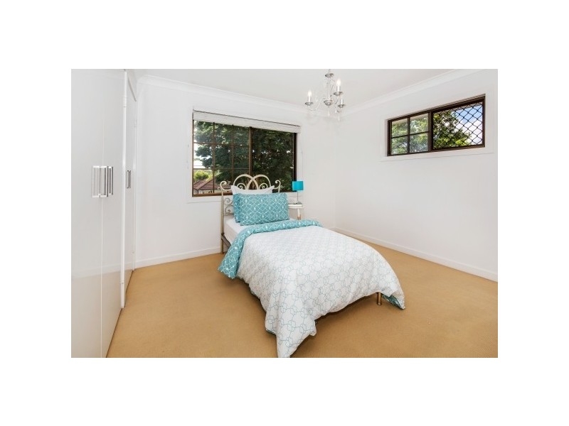 727 Cavendish Road, Holland Park QLD 4121