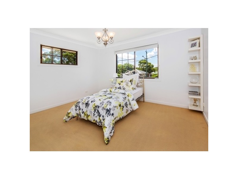 727 Cavendish Road, Holland Park QLD 4121