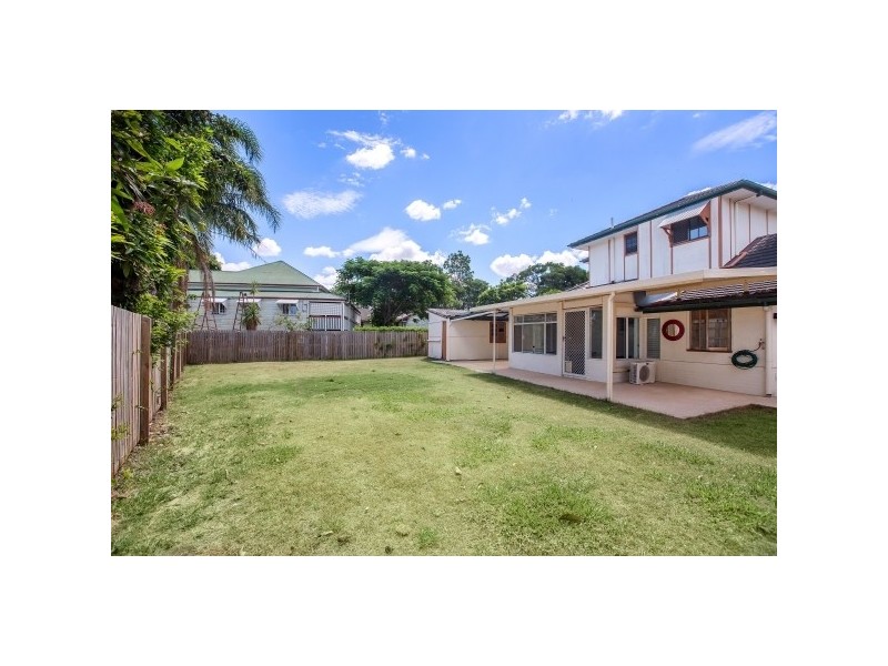 727 Cavendish Road, Holland Park QLD 4121