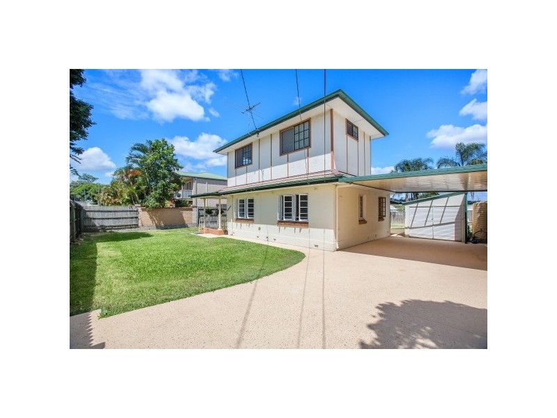 727 Cavendish Road, Holland Park QLD 4121