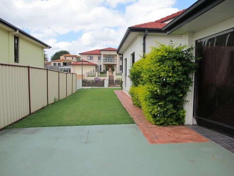 10 Regent St, Eight Mile Plains QLD 4113