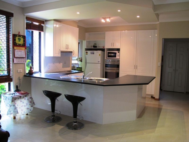 10 Regent St, Eight Mile Plains QLD 4113