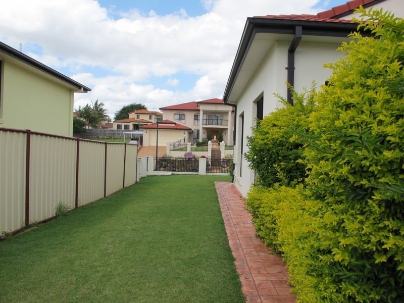 10 Regent St, Eight Mile Plains QLD 4113