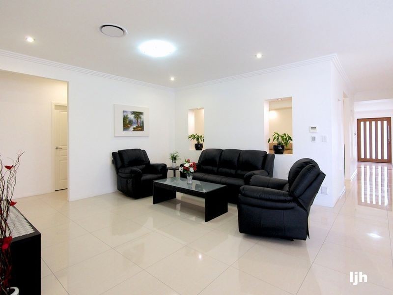 3 Denver Grove, Regents Park QLD 4118