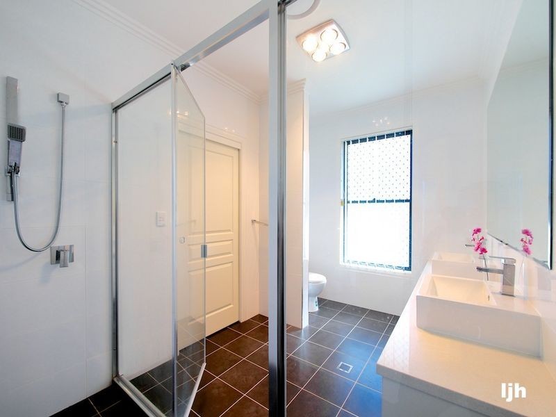 3 Denver Grove, Regents Park QLD 4118